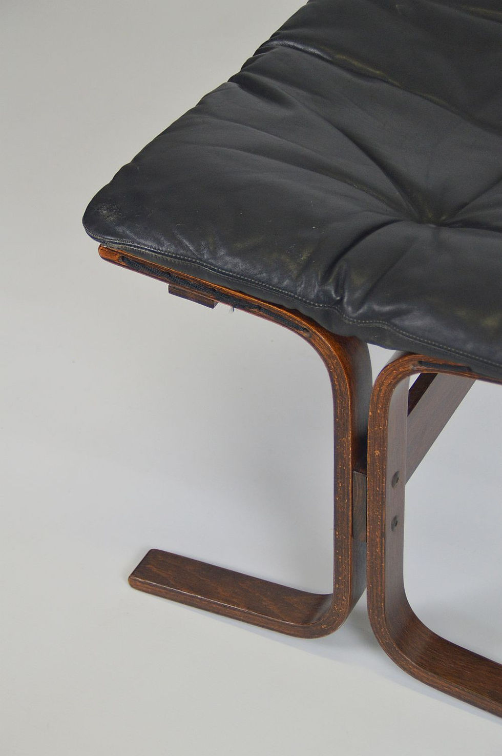 Thumbnail: 2 Noorse lounge chairs met ottoman van Ingmar Relling voor Westnofa