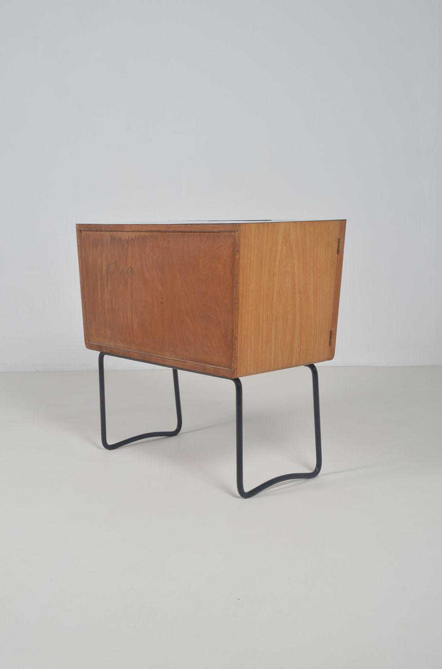 Thumbnail: Vintage wandkast in notenhout van Verralux, jaren '60
