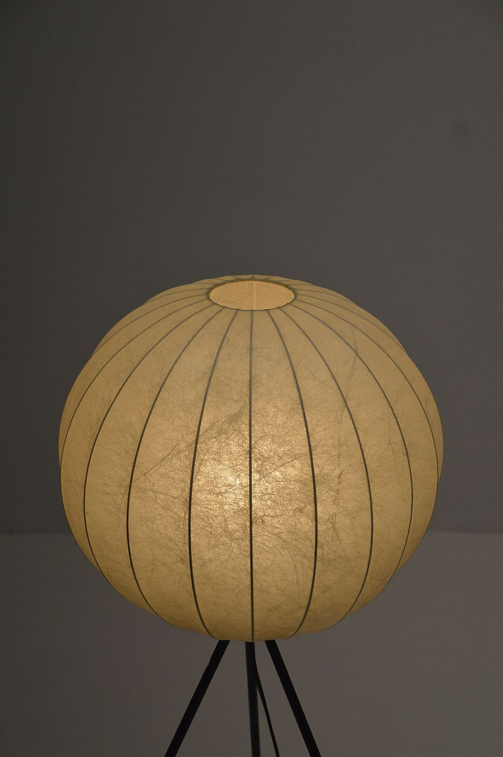 Thumbnail: Mid-century Cocoon vloerlamp op tripod, jaren '70