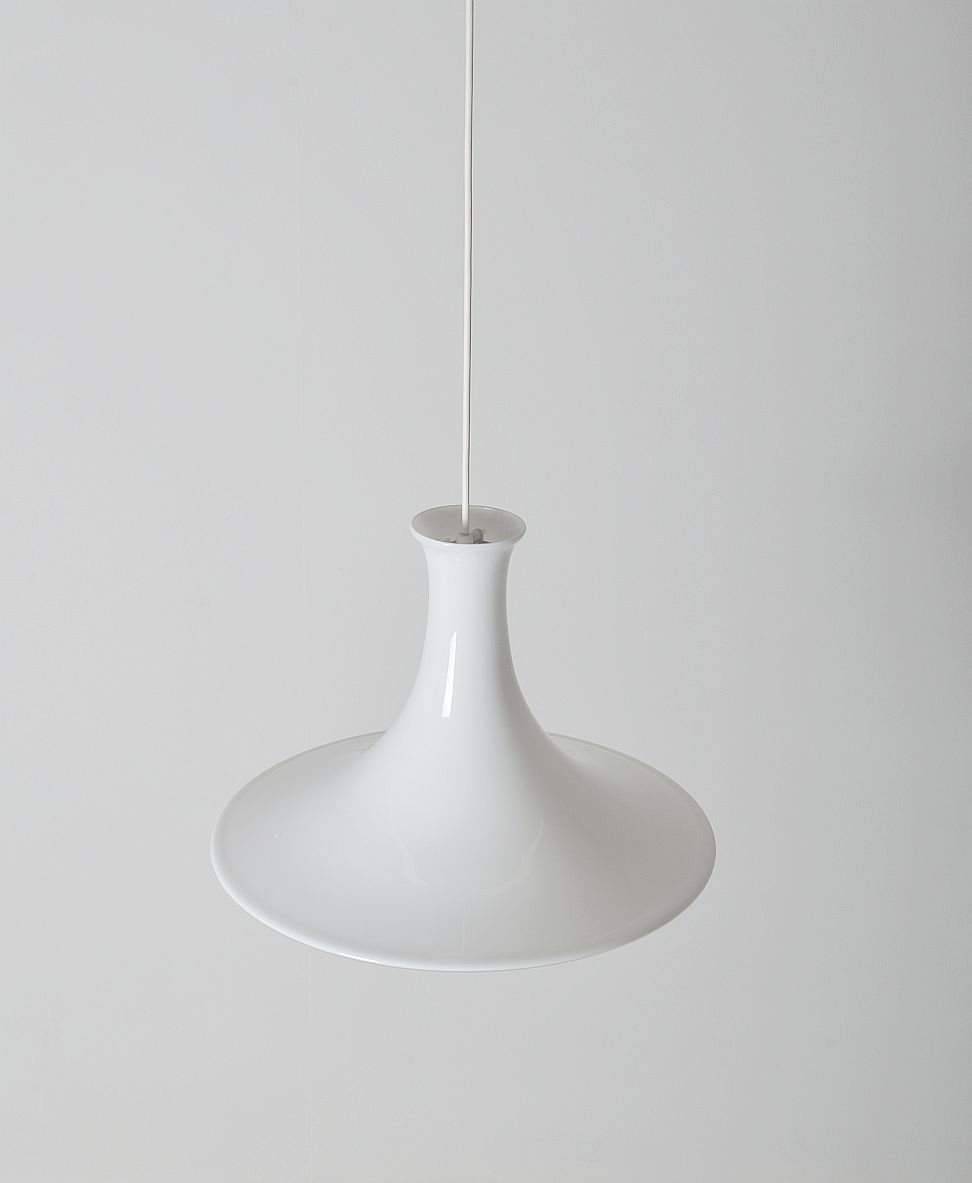 Thumbnail: Deense XL hanglamp 'Mandarin' door Michael Bang voor Holmegaard, 1983