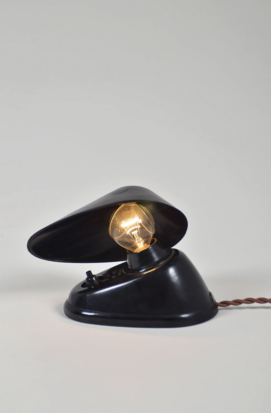 Thumbnail: Bakeliet lamp in Streamline design, 1946