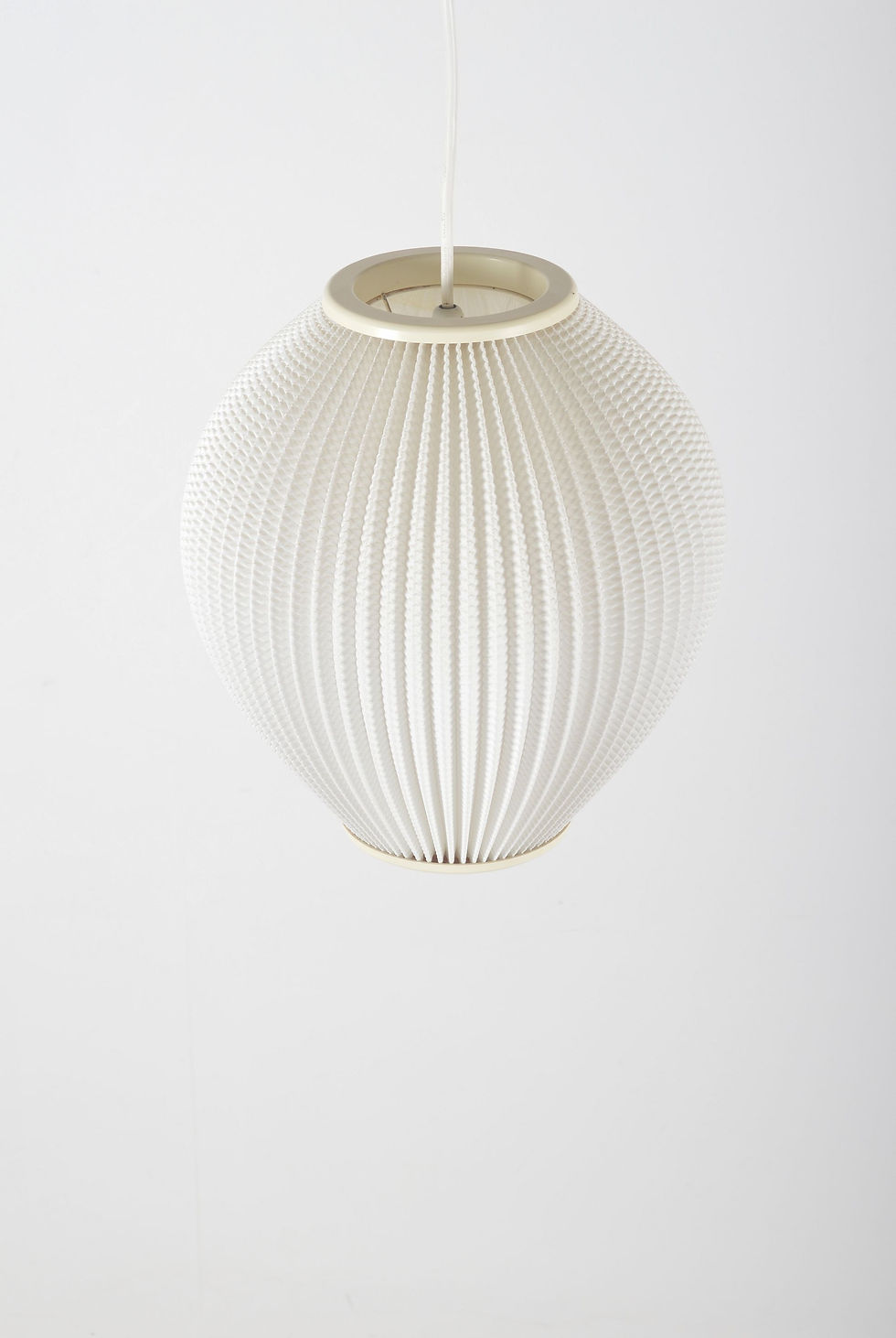 Deense pearl shade hanglamp ontworpen door Lars Schiøler voor Hoyrup, jaren '60