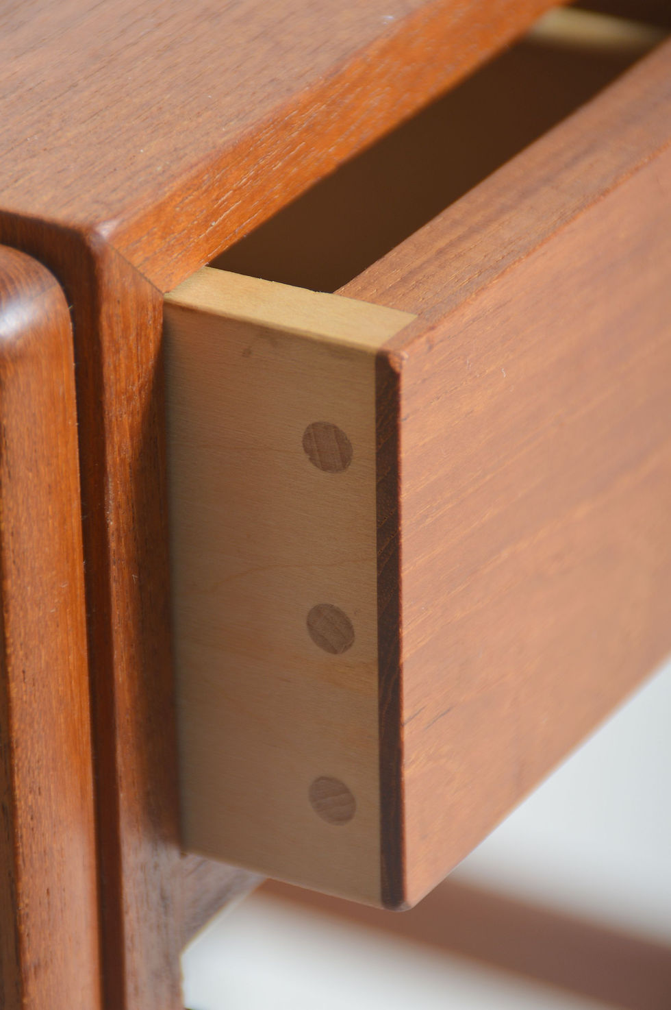 Thumbnail: Deense naaikist in teak van BR Gelsted, jaren '60