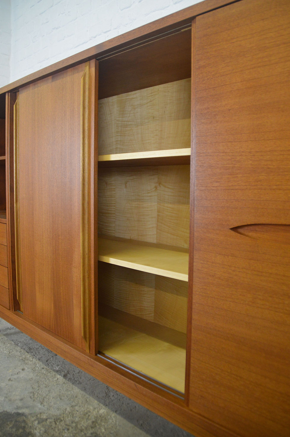 Thumbnail: Mid century highboard ontworpen door Ernst Hilker, jaren '60