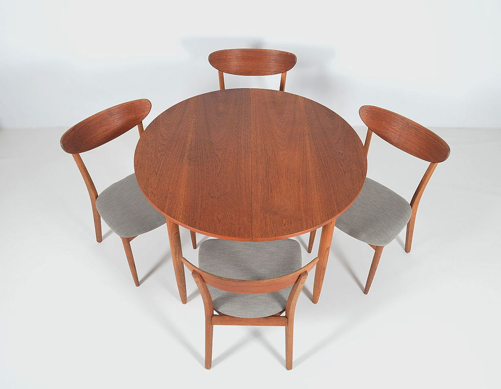 Midcentury set van uittrekbare tafel en 4 stoelen, jaren '60