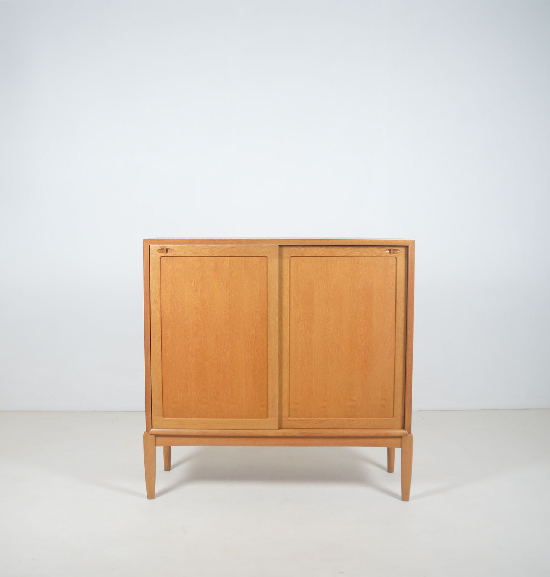 Deense highboard ontworpen door H.W. Klein voor Bramin, jaren '60
