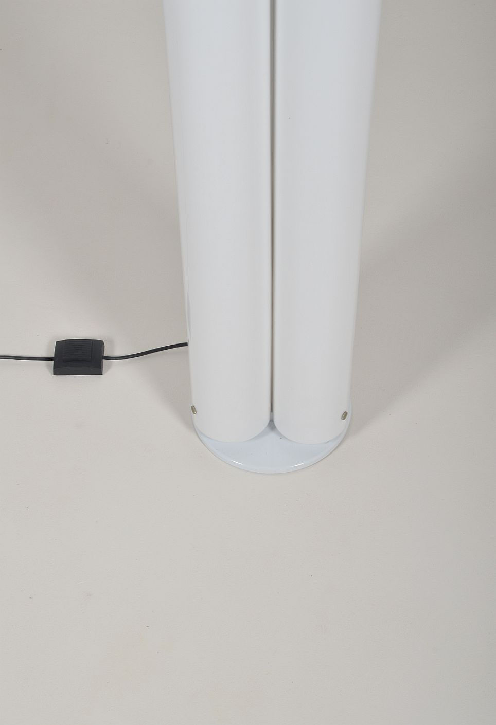 Thumbnail: Design vloerlamp Chimera ontworpen door Vico Magistretti voor Artemide, 1969