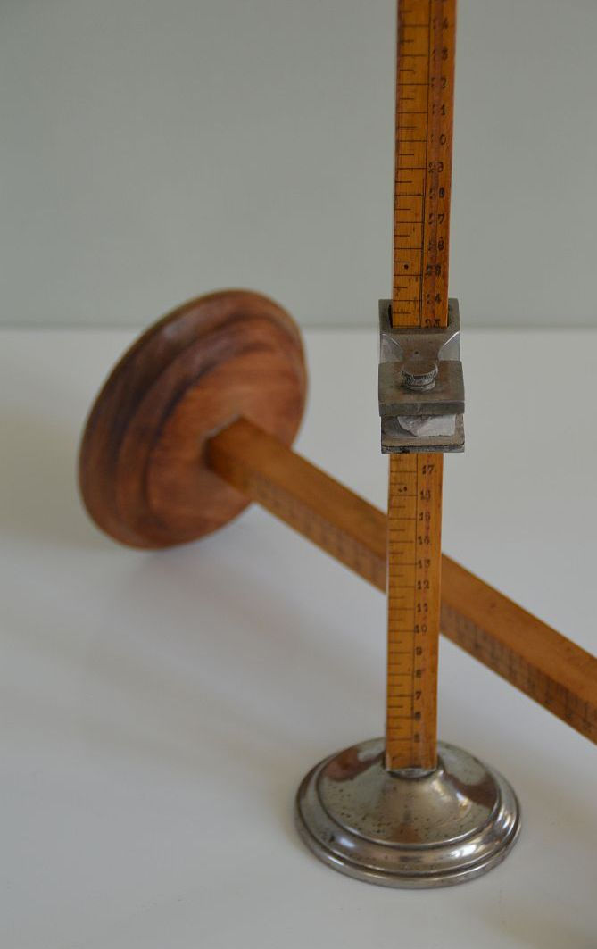 Thumbnail: 2 Antieke hulpstukken voor kleermakers, Girard Paris