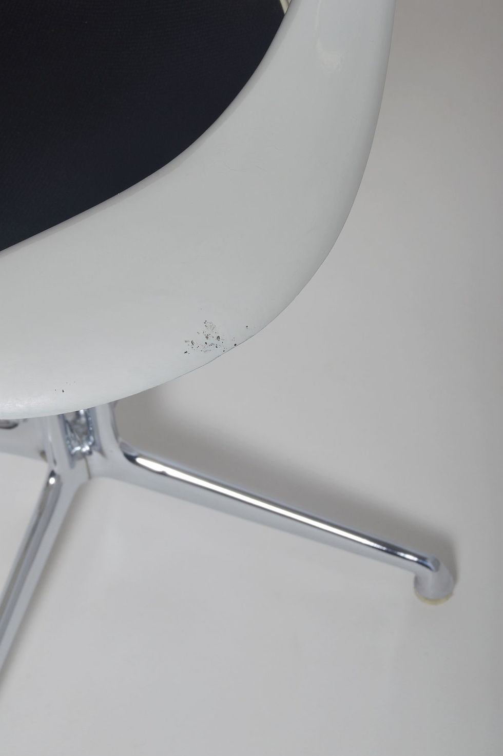 Thumbnail: Tafel van Eames en 5 stoelen van George Nelson voor Herman Miller, jaren '60