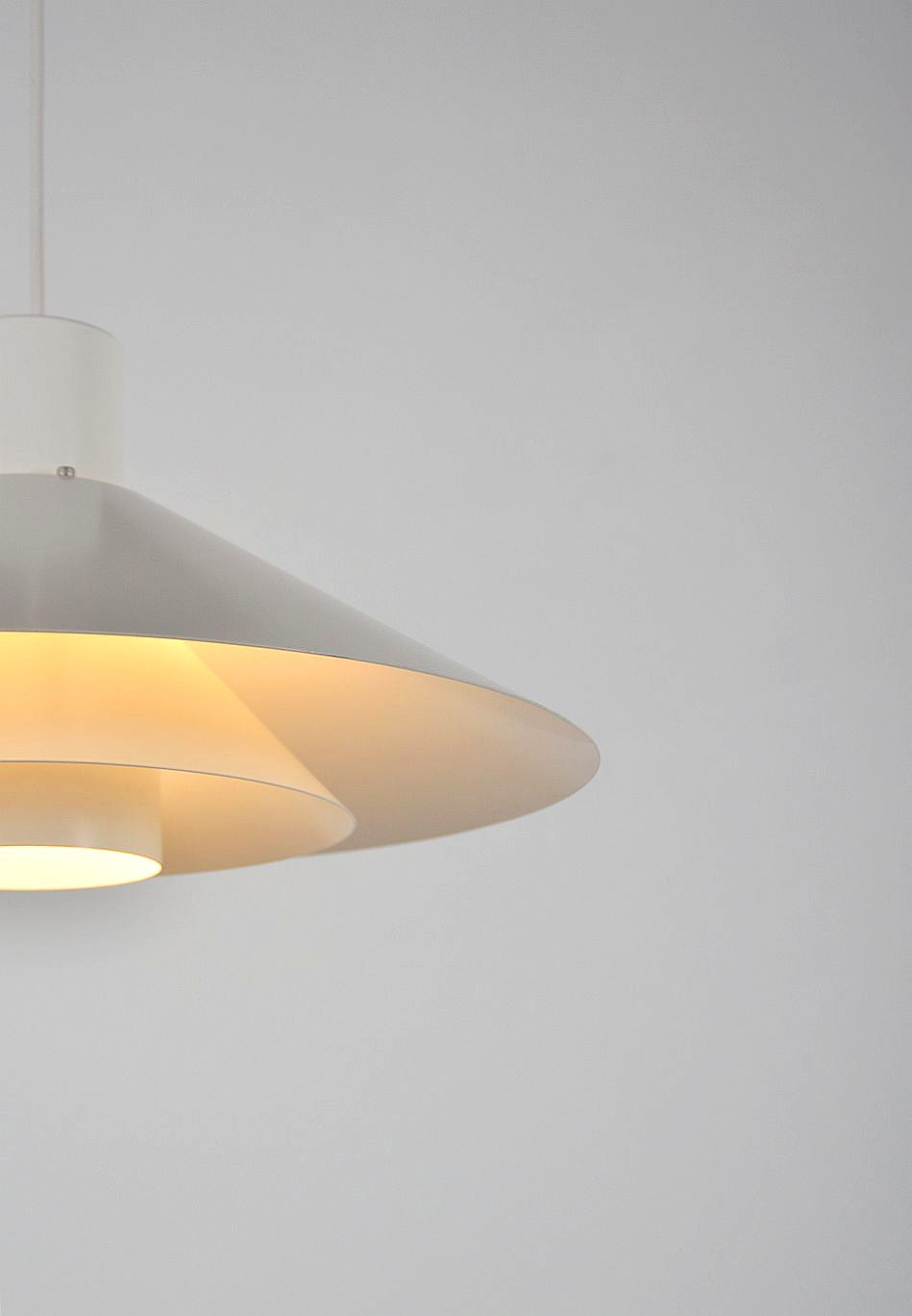 Thumbnail: Deense hanglamp 'Trapez' ontworpen door Christian Hvidt voor Nordisk Solar, '60