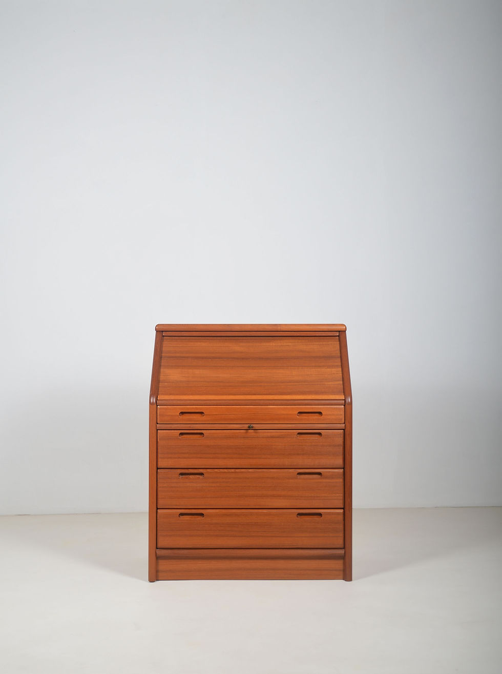 Thumbnail: Deense secretaire in teak van Dyrlund, jaren '60