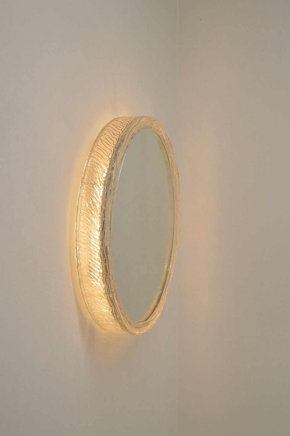 Spiegel met kunststof rand en verlichting, jaren '70