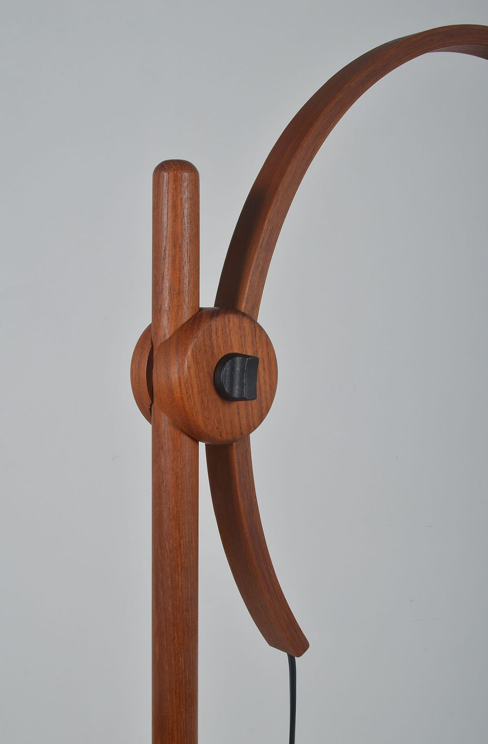 Thumbnail: Vintage vloerlamp 'Arcea' in teak van Domus, jaren '70