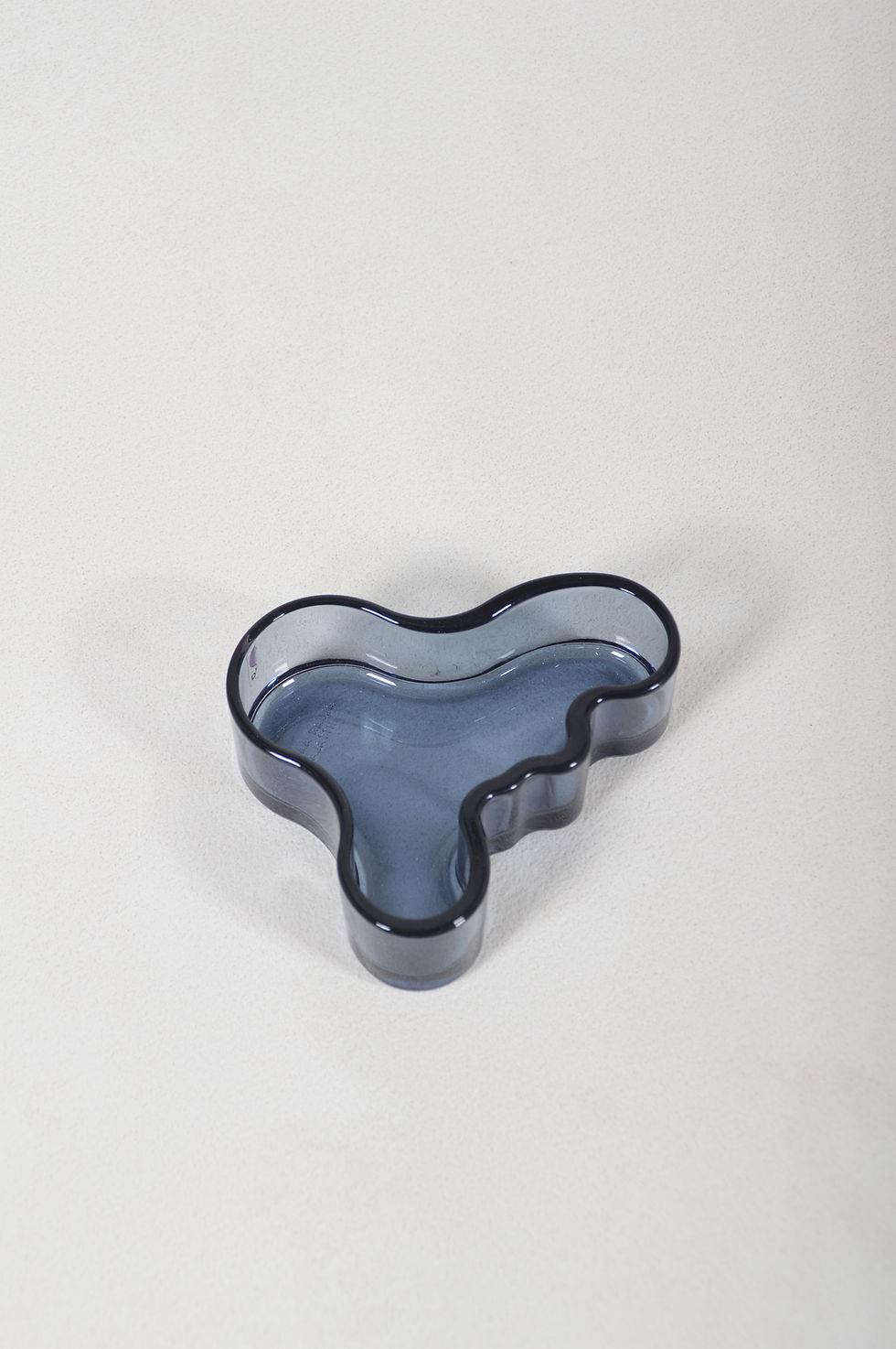 Thumbnail: Finse glazen schaal ontworpen door Alvar Aalto voor Iittala