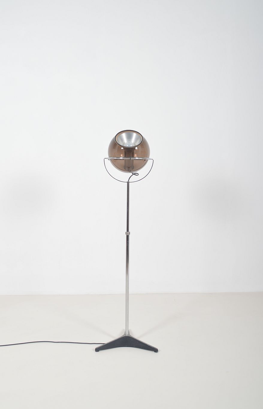 Design Globe vloerlamp 'D-2000' ontworpen door Frank Lightelijn voor RAAK