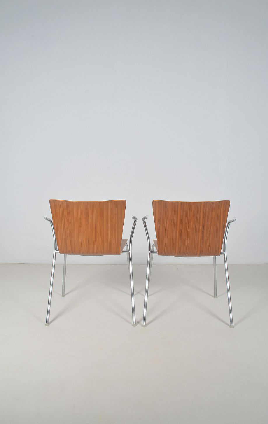 Thumbnail: 2 stoelen 'Vico Duo' ontworpen door Vico Magistretti voor Fritz Hansen, 2007