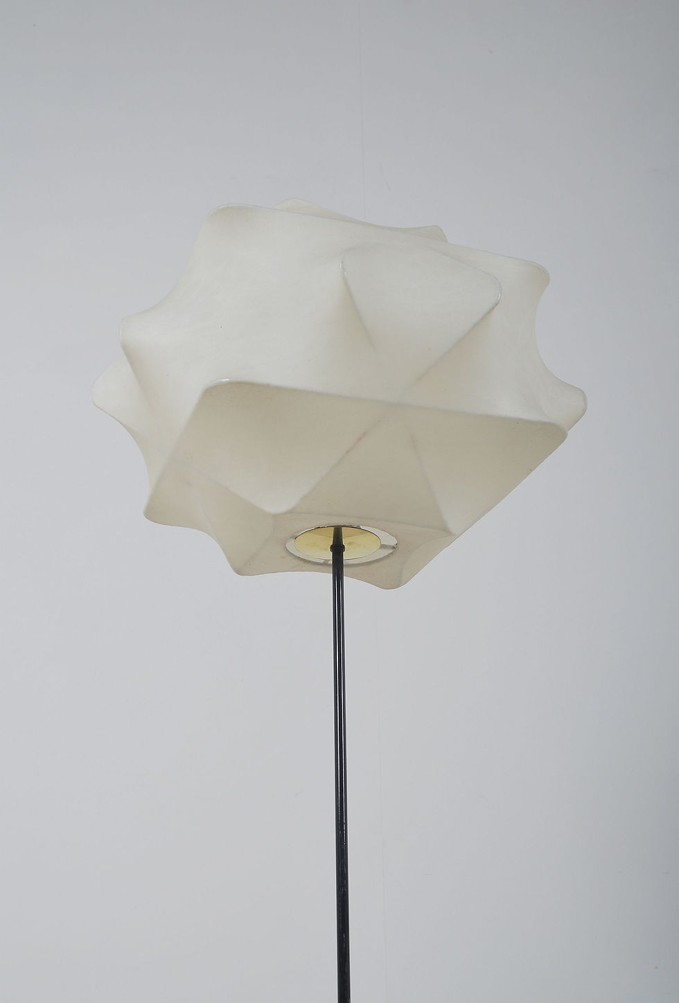 Thumbnail: Cocoon vloerlamp met tripod in teak, jaren '60