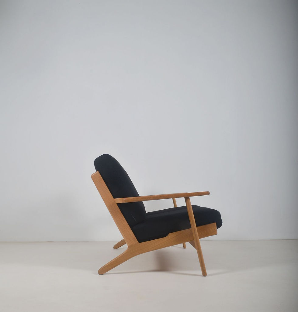 Thumbnail: Deense zitbank GE 290 ontworpen door Hans Wegner voor Getama
