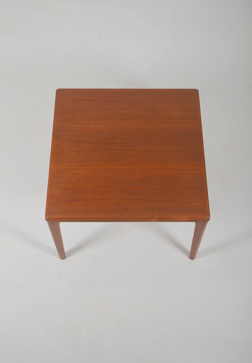 Thumbnail: Deense salontafel door Henning Kjaernulf voor Vejle Mobelfabrik, jaren '60