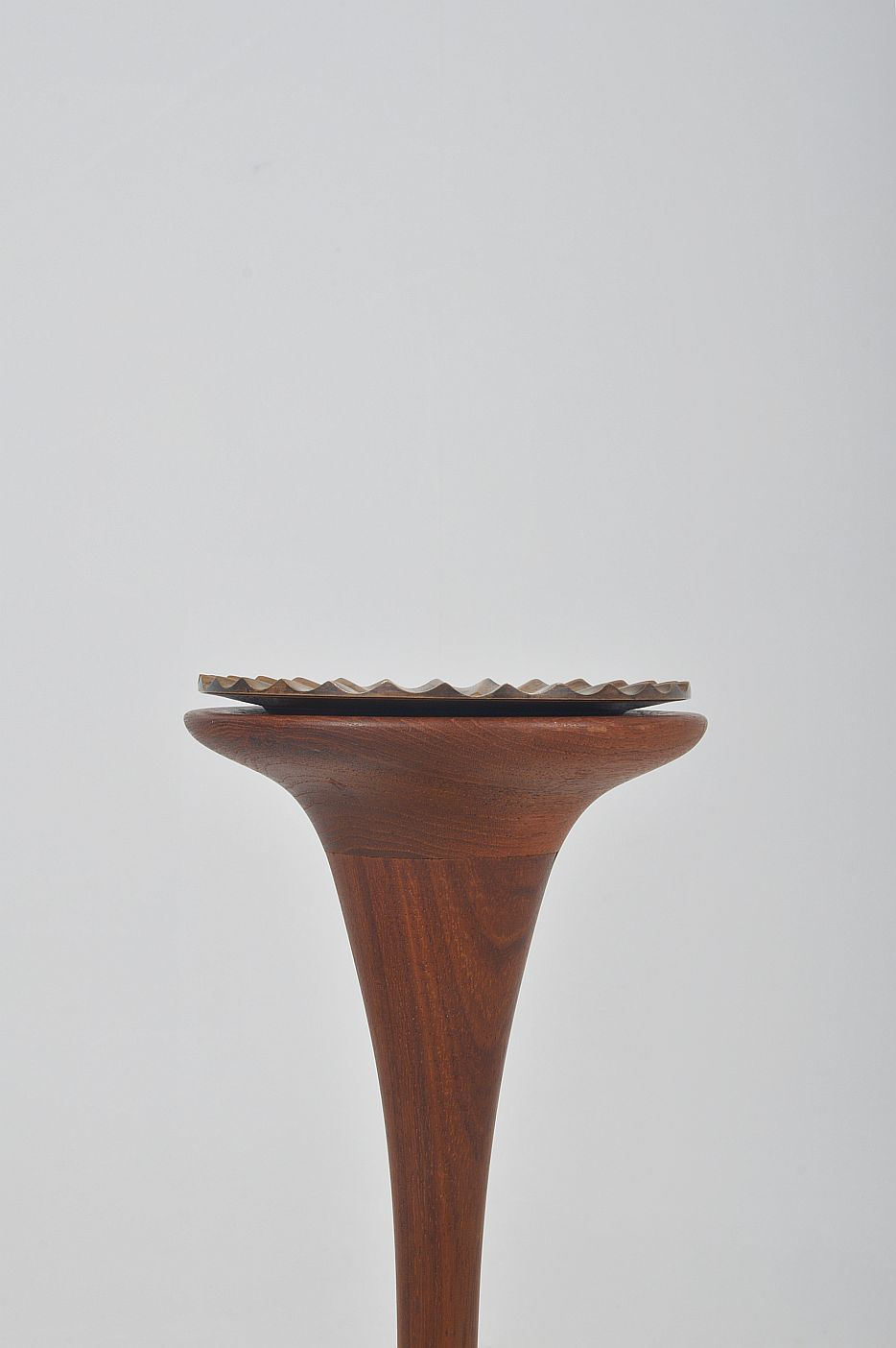 Deense asbak in brons van Argentor op een teak houten voet, jaren '60