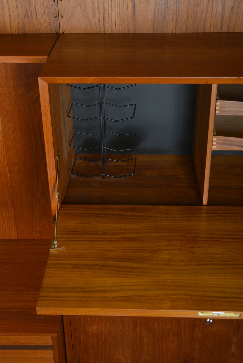 Thumbnail: Teak wandsysteem 'System Cado' ontworpen door Poul Cadovius, jaren '60