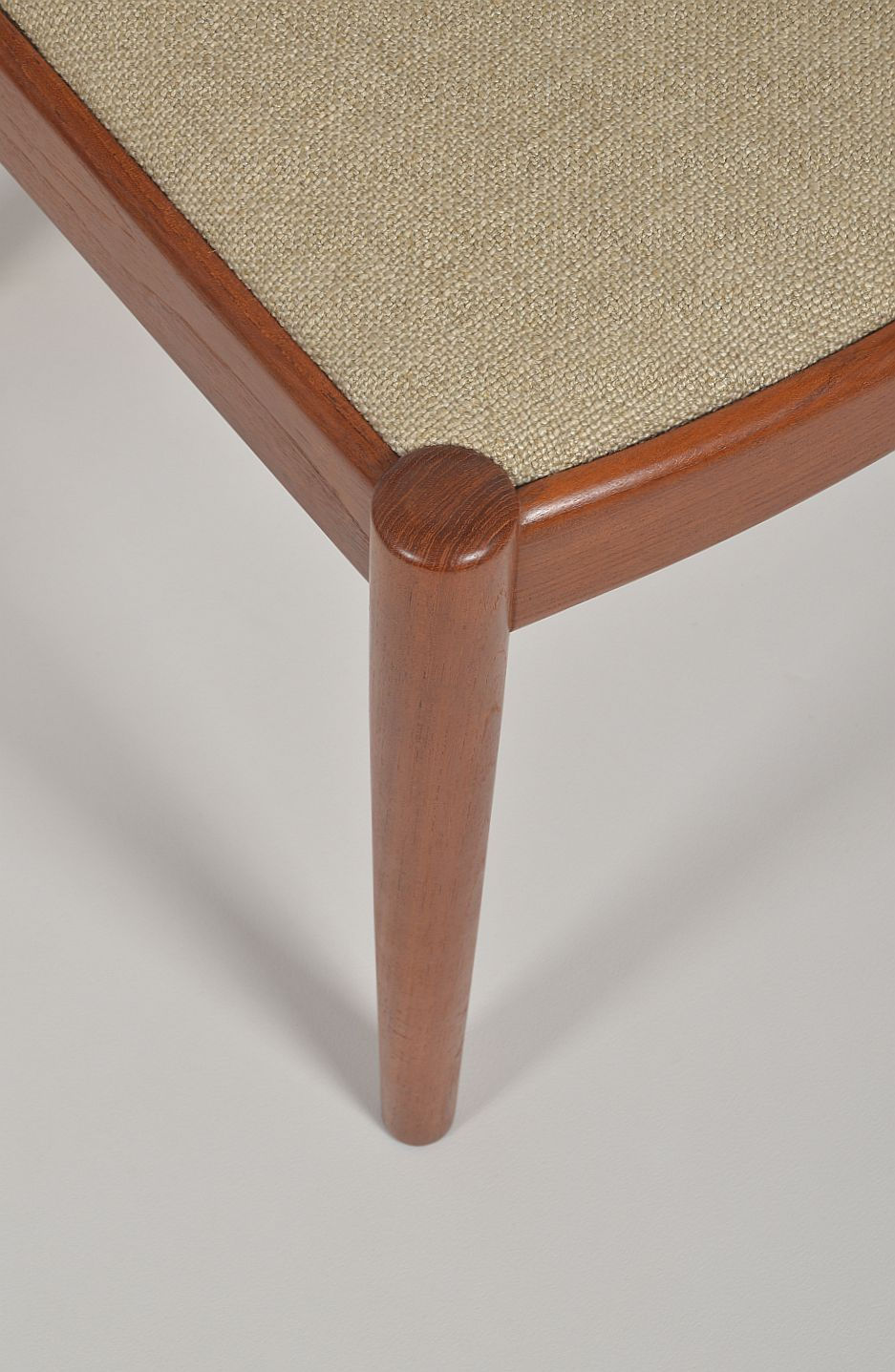 Thumbnail: Set van 6 Deense stoelen ontworpen door Niels Koefoed, jaren '60