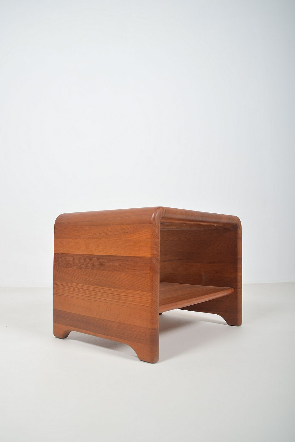 Thumbnail: Deense bijzettafel in teak van Hornbaek Mobelfabrik, jaren '60