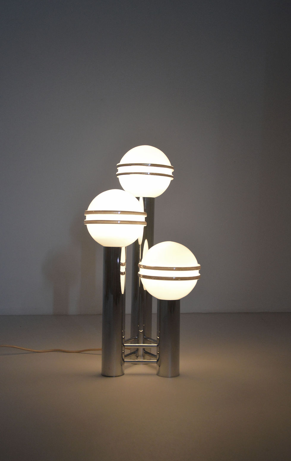 Thumbnail: Space age tafellamp in chroom met 3 glazen lichtpunten, jaren '70