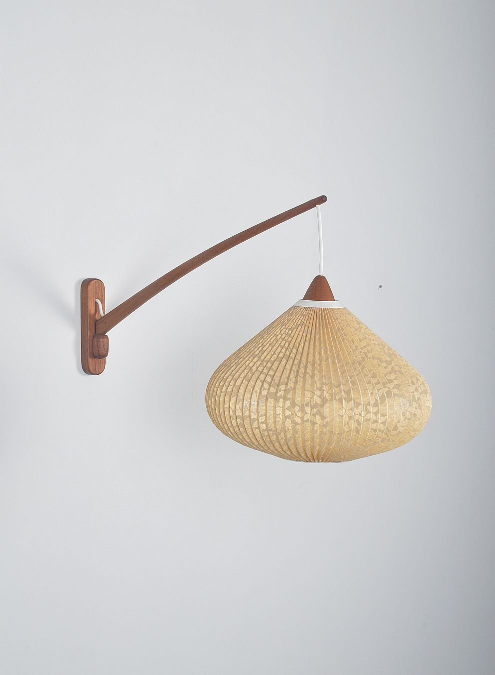 Deense vintage hengellamp in teak, jaren '60