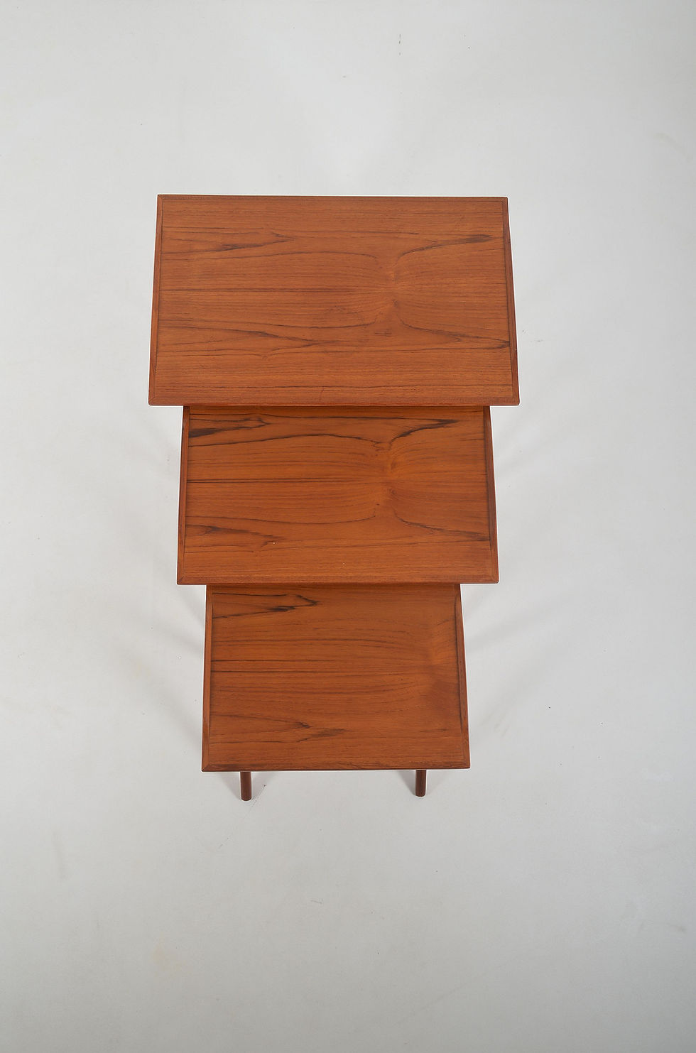 Thumbnail: Set van 3 Deense nesttafels in teak, jaren '60