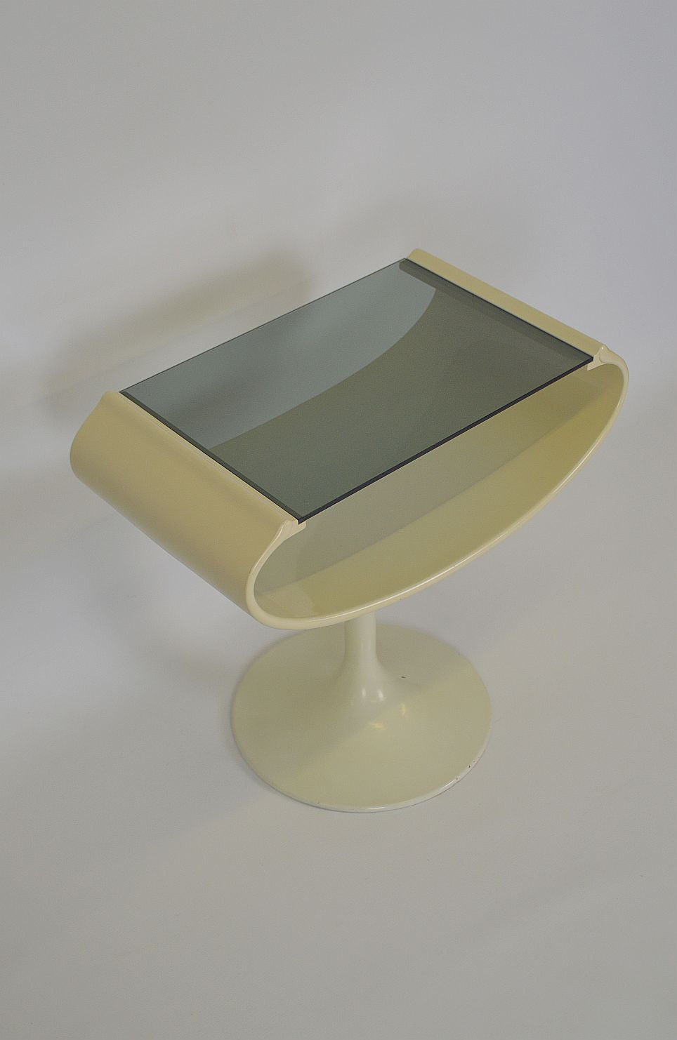 Thumbnail: Space Age bijzettafel met glazen blad, jaren '70