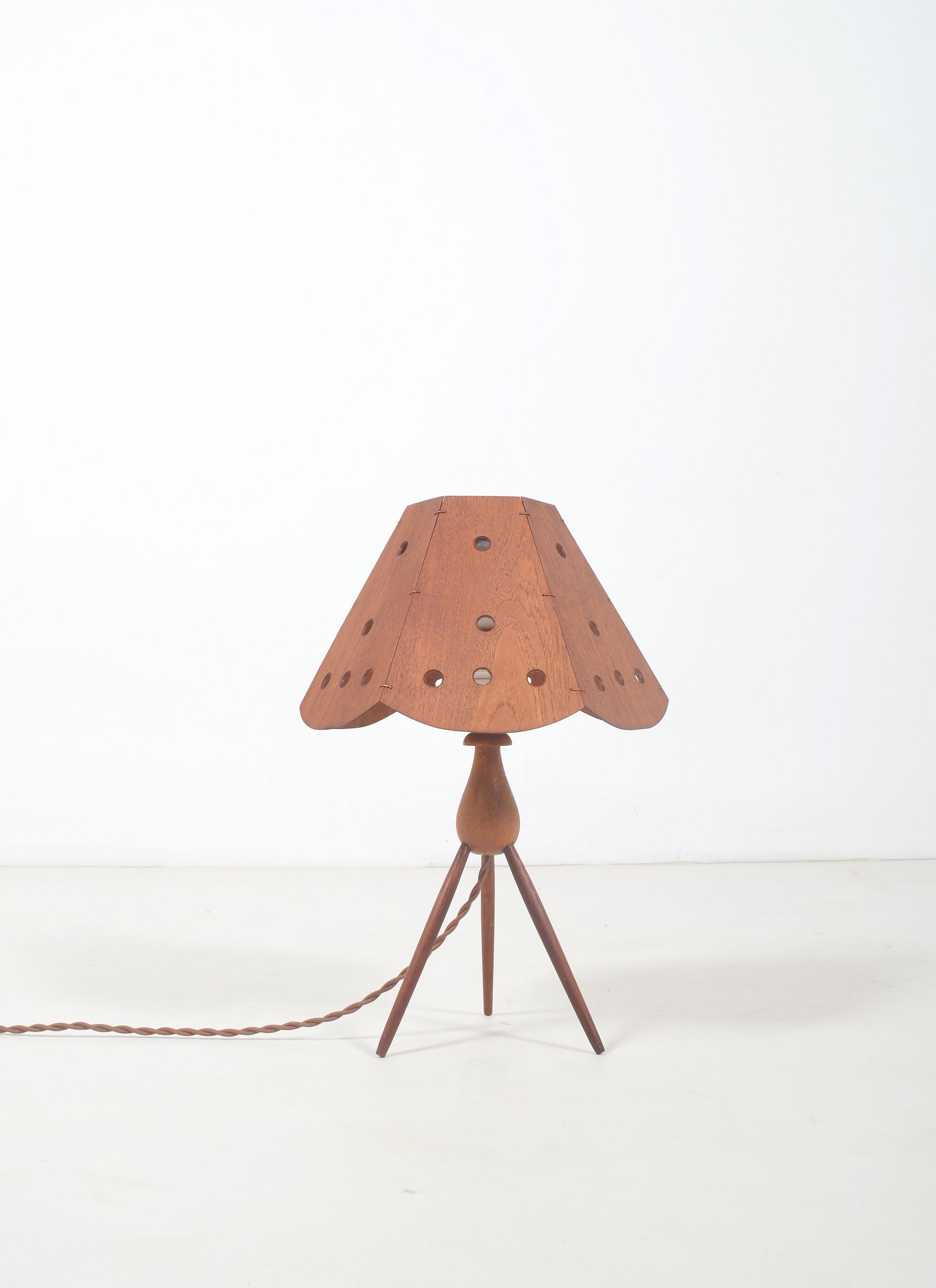 Deense tafellamp op tripod in teak, jaren '60