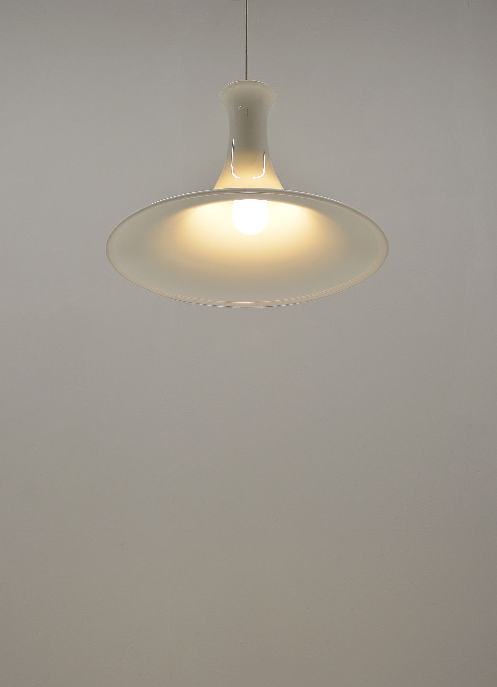 Thumbnail: Deense XL hanglamp 'Mandarin' door Michael Bang voor Holmegaard, 1983