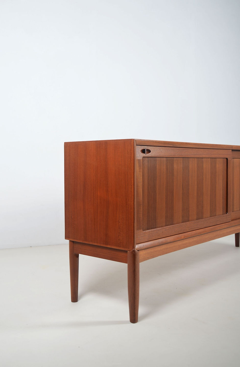 Thumbnail: Deense sideboard ontworpen door H.W.Klein voor Bramin Møbler, jaren '60