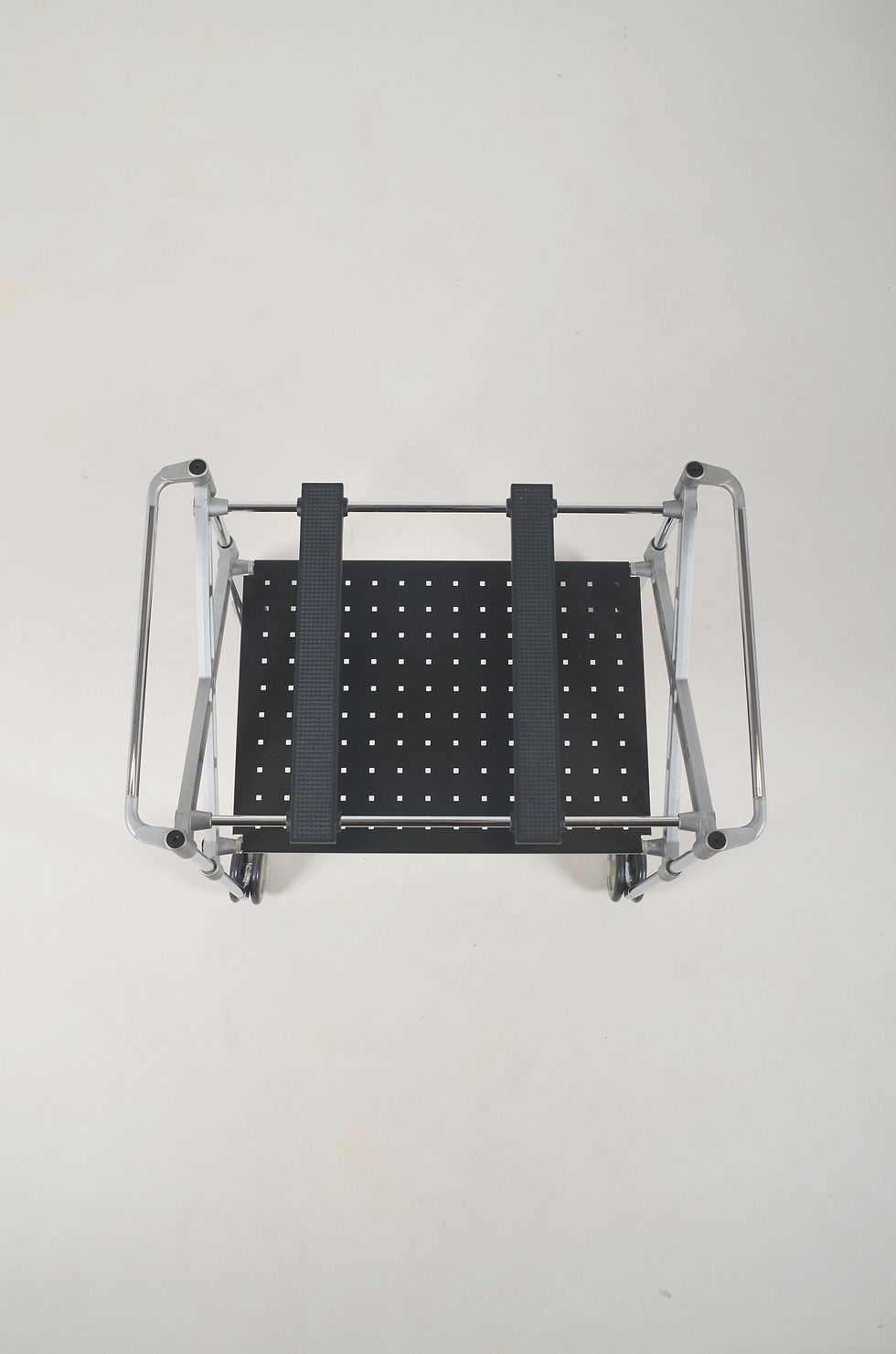Thumbnail: Kartell Oxo trolley ontworpen door Antonio Citterio & Glen Oliver Löw, jaren '80