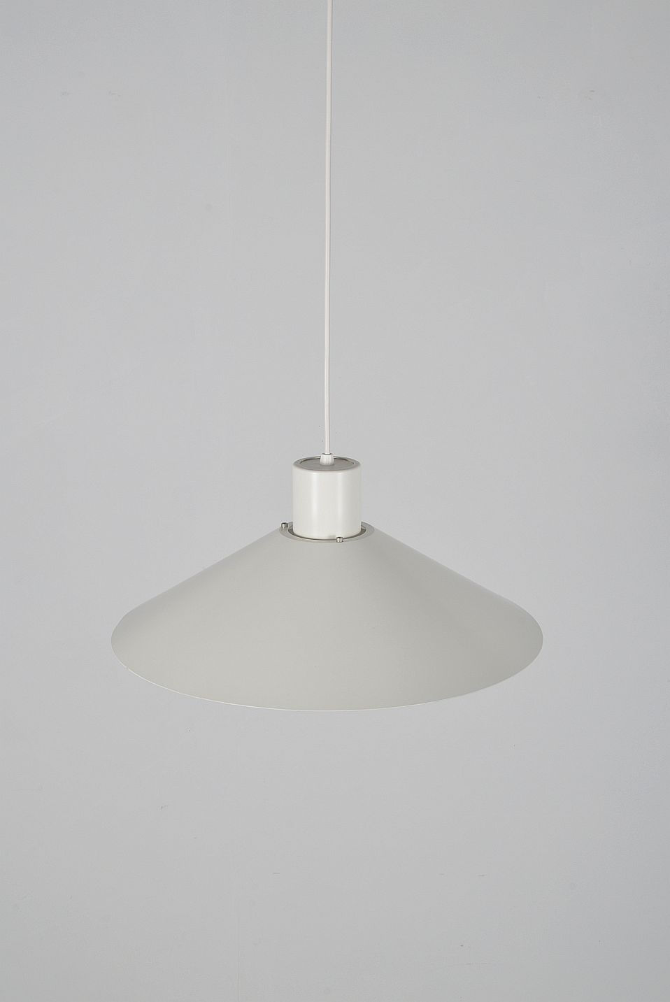 Thumbnail: Deense hanglamp 'Trapez' ontworpen door Christian Hvidt voor Nordisk Solar, '60