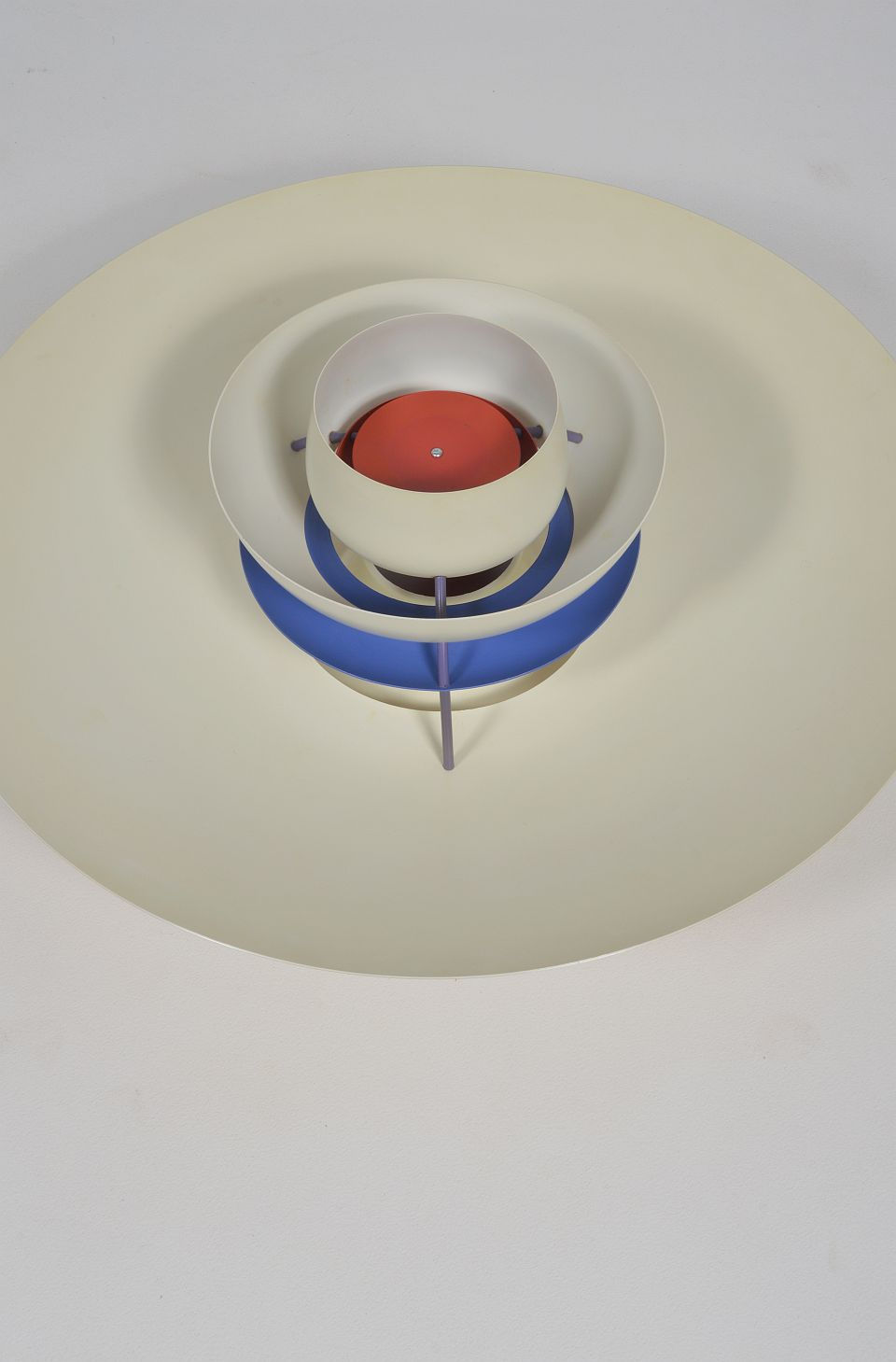 Thumbnail: Deense hanglamp 'PH5' ontworpen door Poul Henningsen voor Louis Poulsen