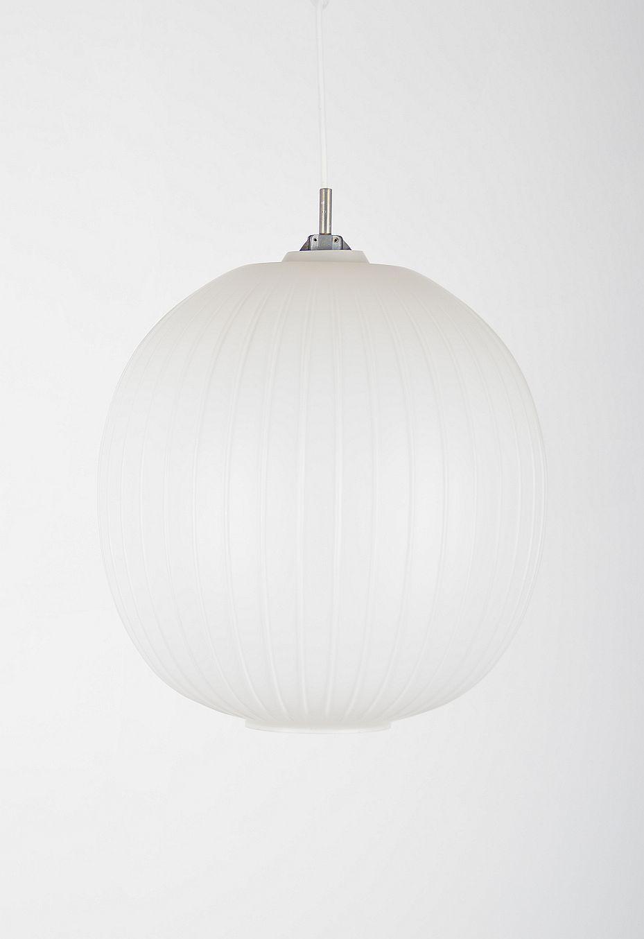 Thumbnail: XL Hanglamp 'Bologna', ontwerp van A. Gangkofner voor Peill & Putzler, jaren '50
