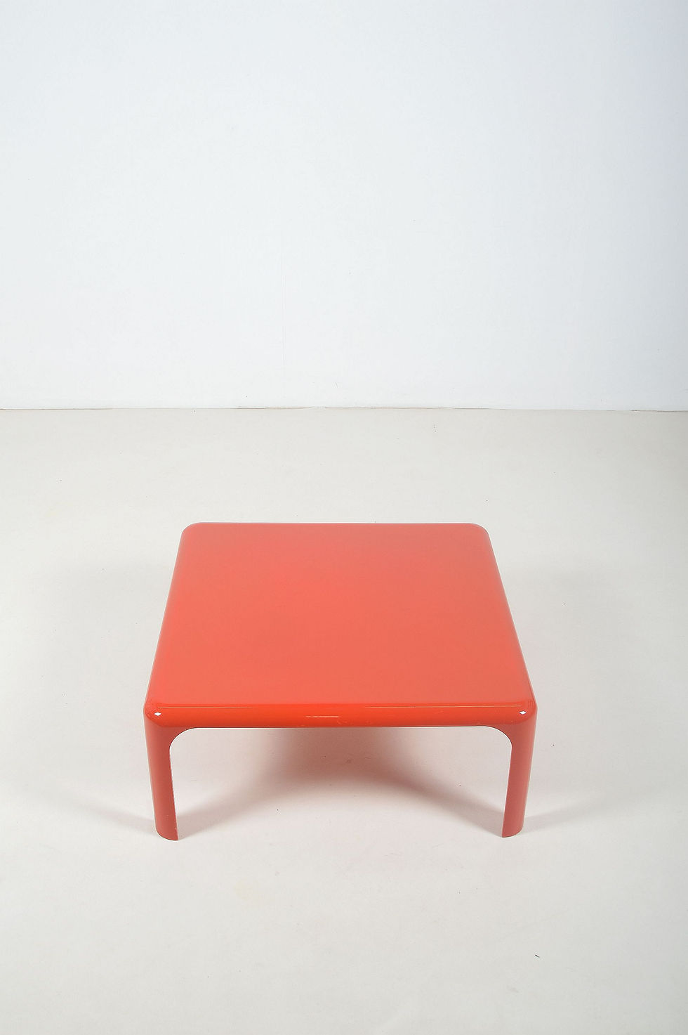 Demetrio 70 salontafel ontworpen door Vico Magistretti voor Artemide, jaren '70