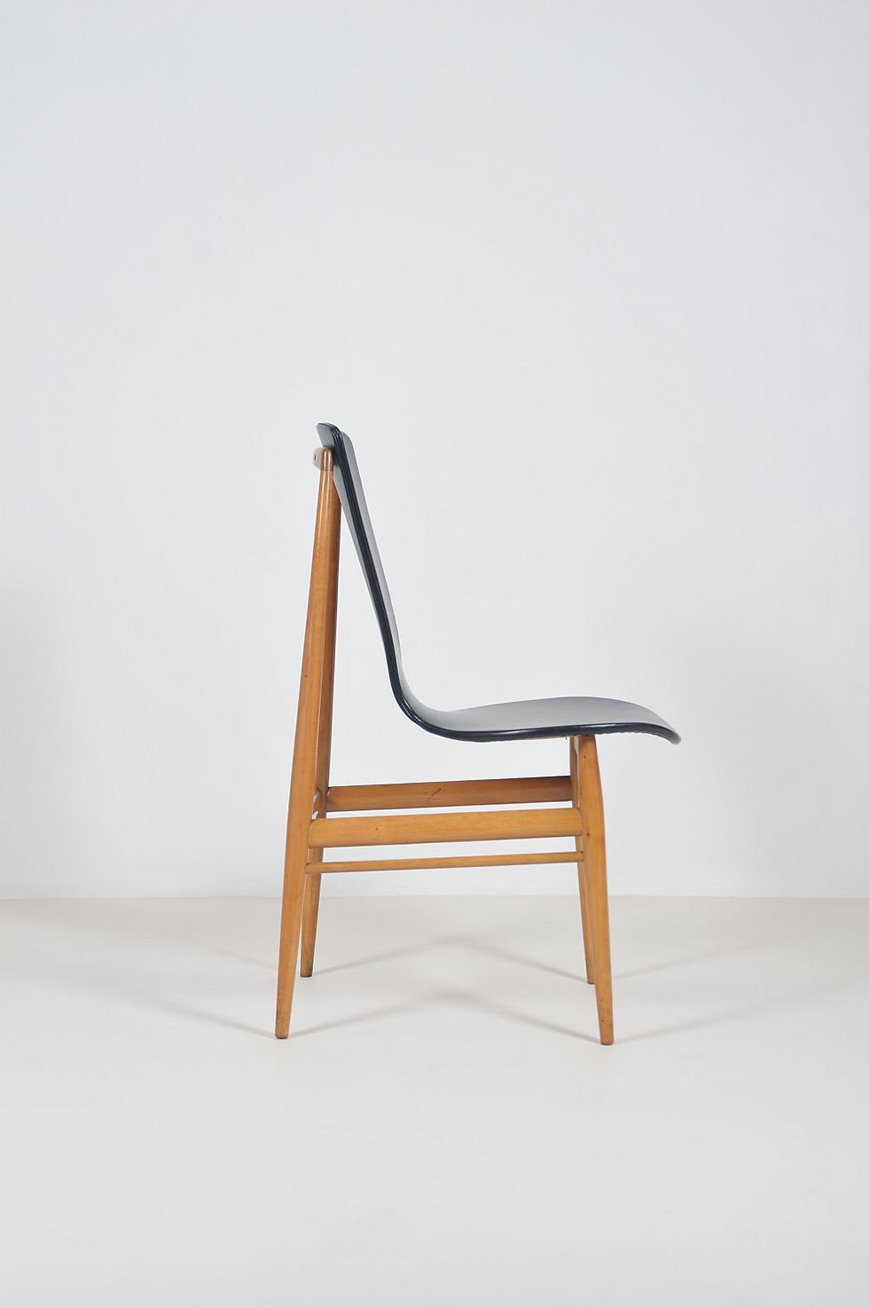 Thumbnail: Set van 4 stoelen ontworpen door Inger Klingenberg voor Fristho, 1959