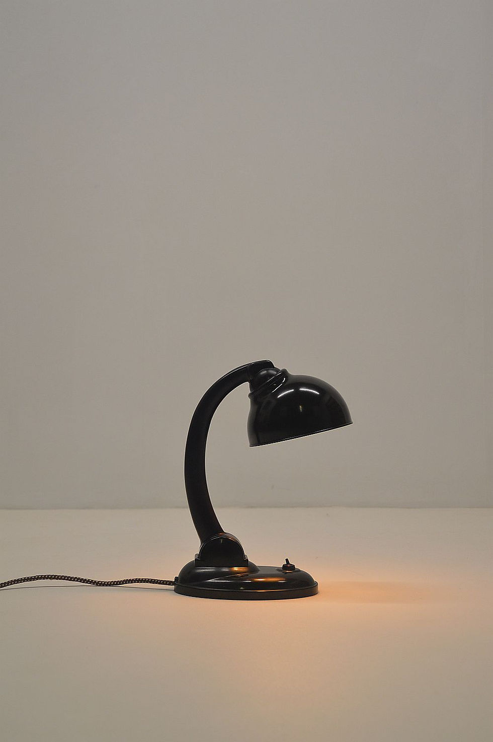 Bakeliet lamp '11126' ontworpen door Eric Kirkman Cole, jaren '30