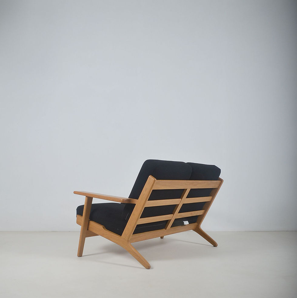 Deense zitbank GE 290 ontworpen door Hans Wegner voor Getama