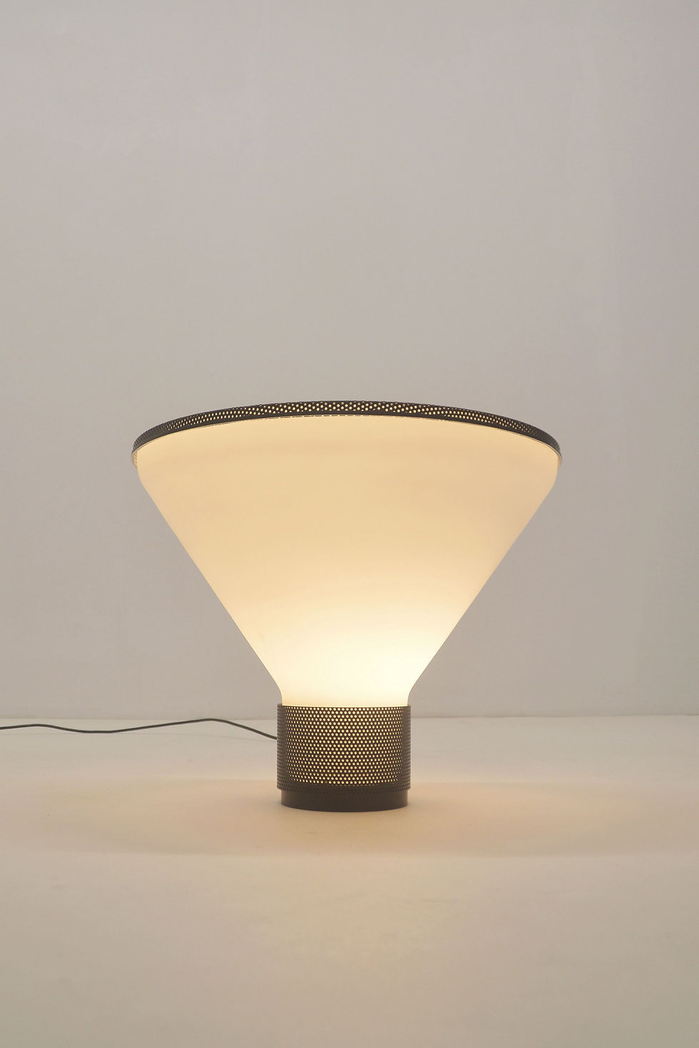 Lamp Figura ontworpen door Gregotti Associati voor Fontana Arte, jaren '80