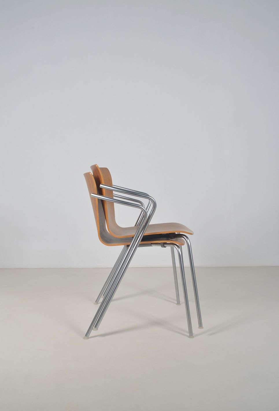 Thumbnail: 2 stoelen 'Vico Duo' ontworpen door Vico Magistretti voor Fritz Hansen, 2007