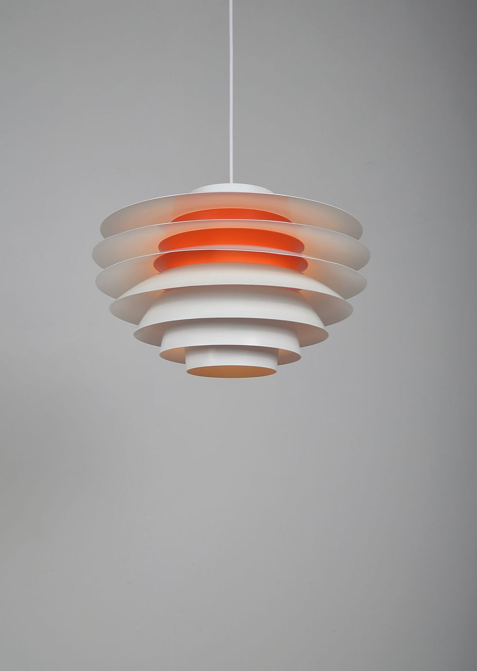 Thumbnail: Deense hanglamp 'Verona' ontworpen door Sven Middelboe voor Nordisk Solar