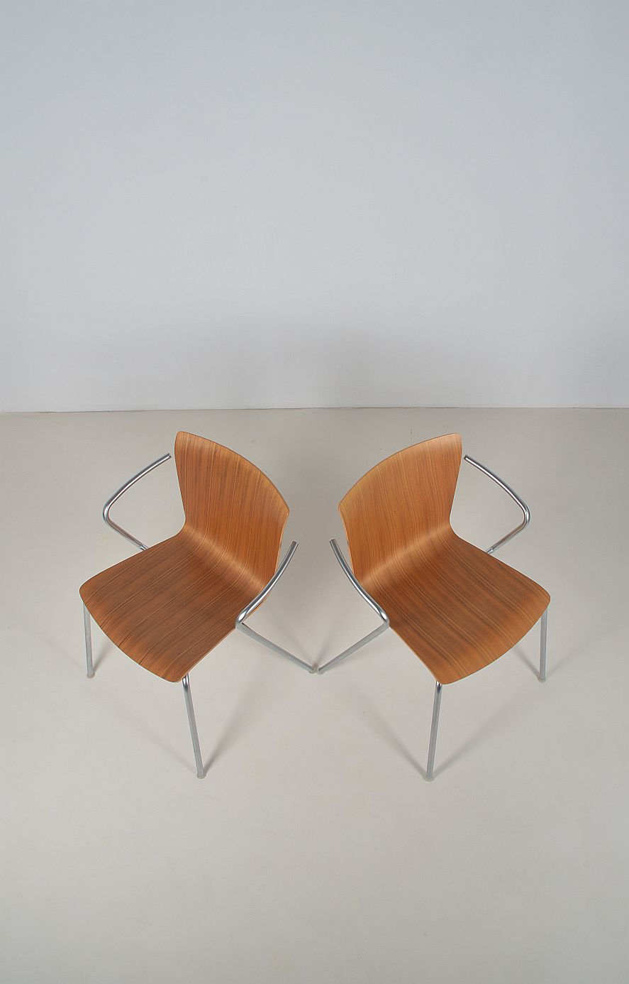 Thumbnail: 2 stoelen 'Vico Duo' ontworpen door Vico Magistretti voor Fritz Hansen, 2007