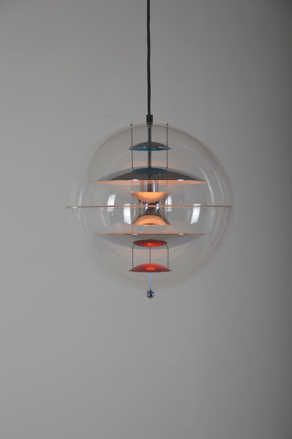Thumbnail: VP Globe 40 hanglamp ontworpen door Verner Panton voor Verpan