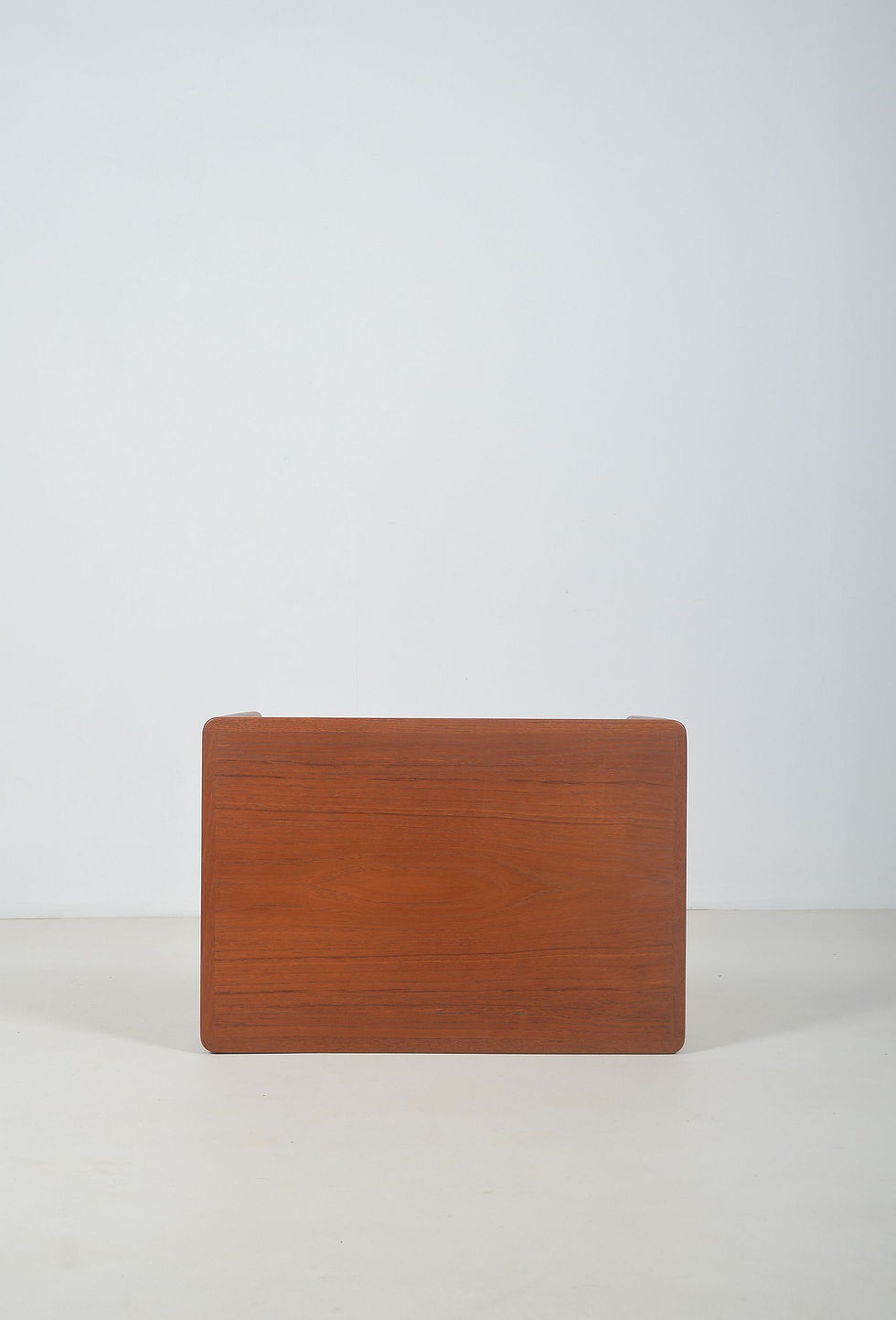 Thumbnail: Deense bijzettafel ontworpen door H.W. Klein voor Bramin, jaren '60