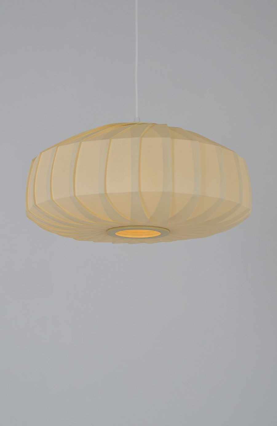 Thumbnail: Deense UFO-vormige hanglamp ontworpen door Lars Schiøler voor Høyrup, jaren '60