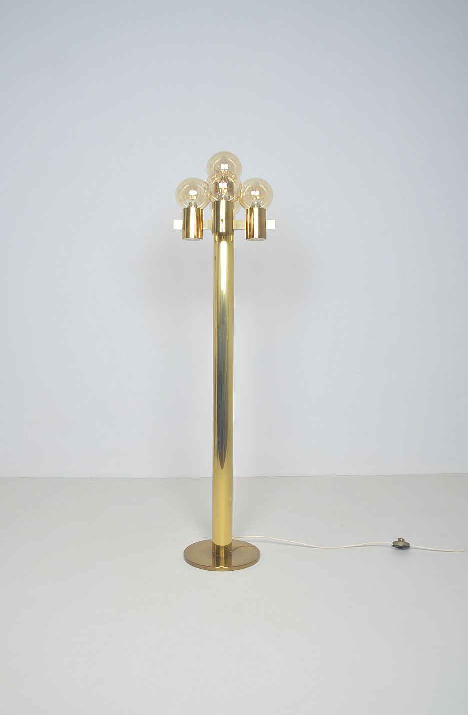 Thumbnail: Zweedse vloerlamp ontworpen door Hans-Agne Jakobsson, jaren '60